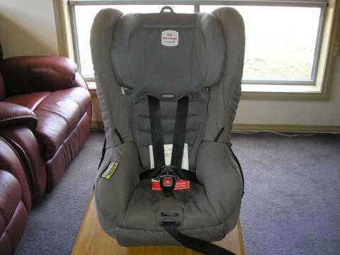 BRITAX / SAFE-N-SOUND CHILD SAFETY SEAT - EXC COND