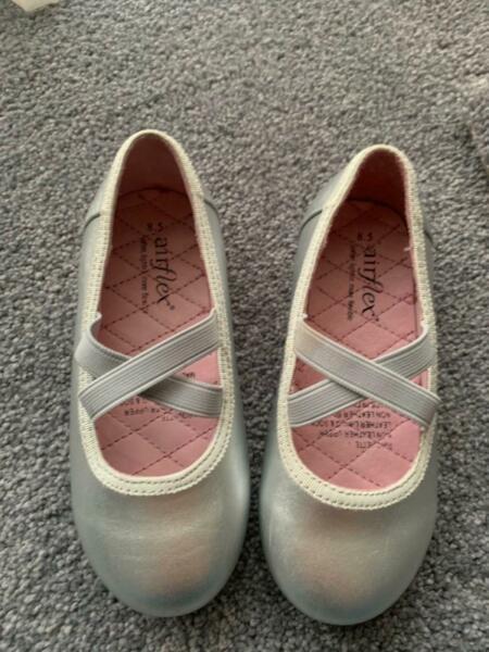 Girls Silver Airflex leather Shoes - size 8.5 New