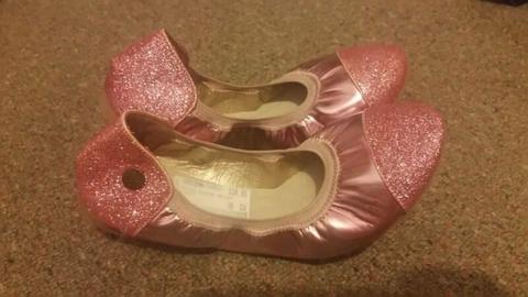 NEW - Walnut Melbourne Ballet Pink Shoes Size 3 Kids