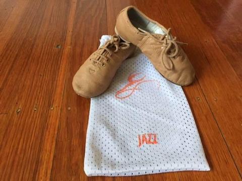GIRLS JAZZ SPLIT-SOLE SHOES, SIZE 9.5 **VERY GOOD CONDITION**