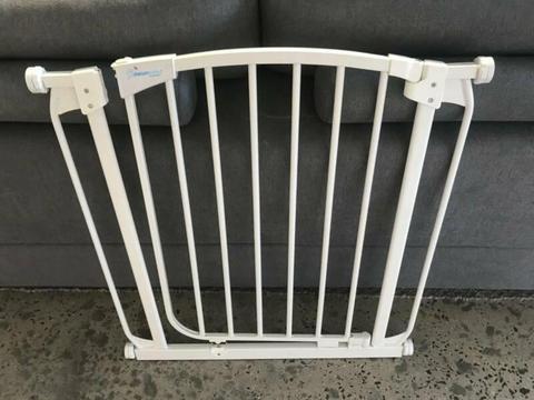 Safety Baby Gate - Dreambaby Chelsea Swing Back - White