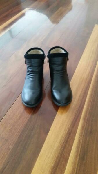 Girls Black Leather Boots, Size 36, Approx for a 9 year old