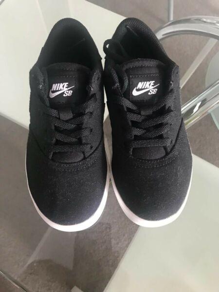 Nike shoes boy 12c