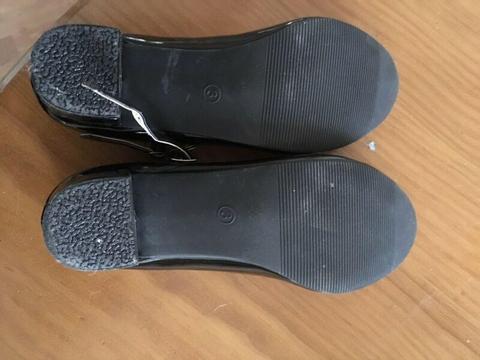 Black shoes size 3