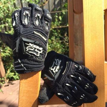 Fox Child's Motor Bike Gloves (size 5?) Black