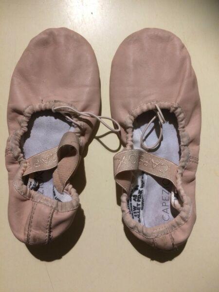 Girls Capezio leather ballet shoes size 11w/31