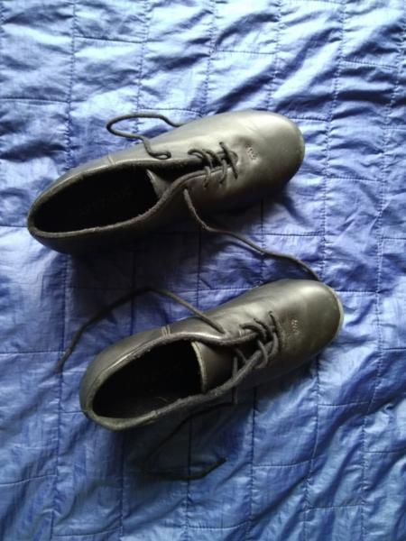 Capezio tap shoes F5 near new condition bonus jazz shoes