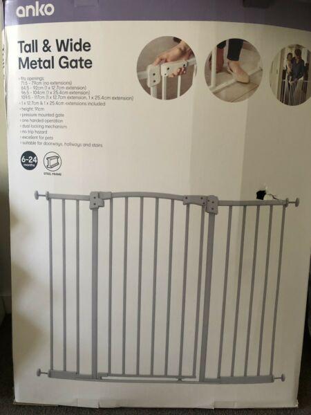 Tall and wide children metal gate - bought new last week