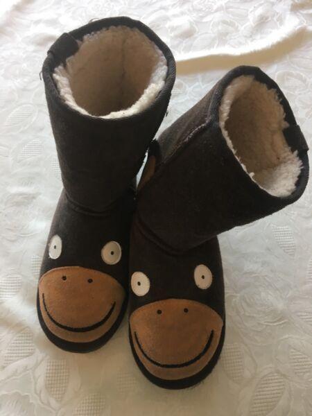 EW - Ugg Boots - Size US4