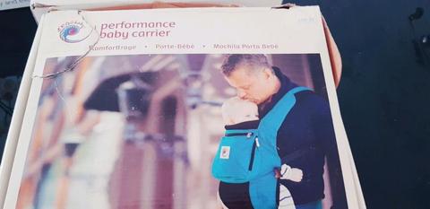 ergo baby perfotmance baby carrier & infant insert