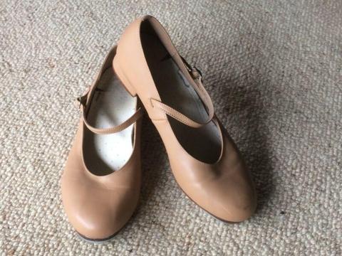 Dance tap shoes