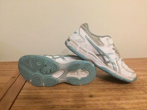 Girls ASICS sports shoes/runners white w aqua blue detail US1/ EU32.5