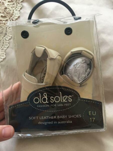 BABY BOY Leather Shoes and Hat Accessories Size 000, 00