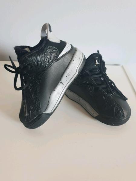 Boys Jordan shoes. 6c