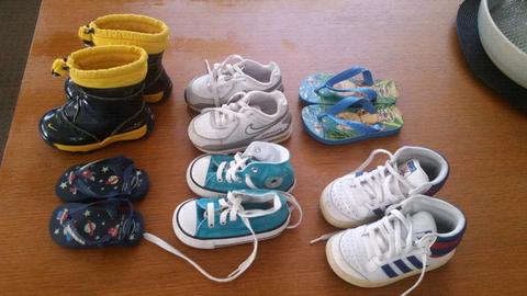 Assorted baby/toddler shoes