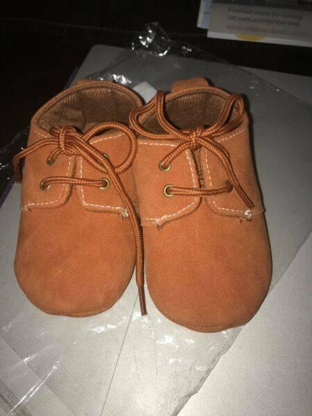 Delebao Suede Leather Baby Shoes Brand New Size 3