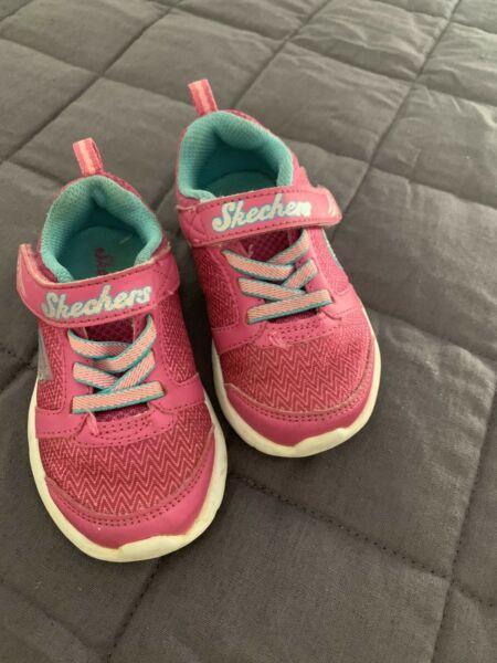 Skechers girls toddlers shoes size 7