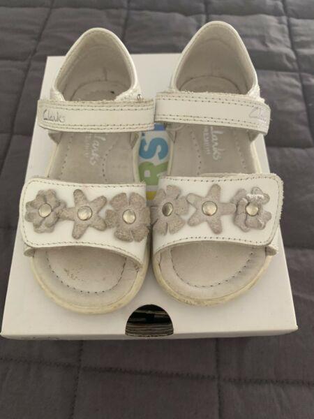Clarks girls toddlers sandals size 6.5