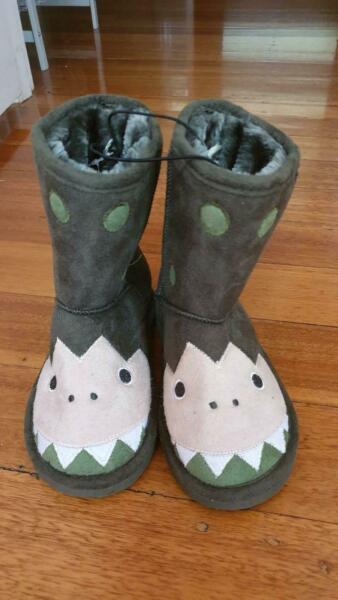 Dinosaurs Winter Slipper Boots Size 10 - brand new