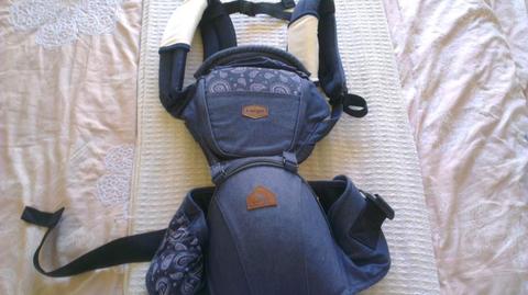 Demin baby carrier with hip seat