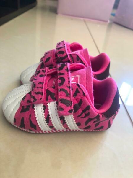 Immaculate adidas trainers for baby girl
