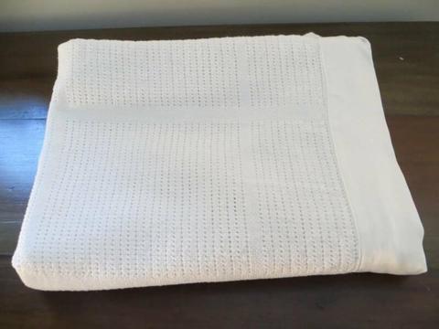 Textile Living Bassinet blanket white - as new ($12 each blanket)