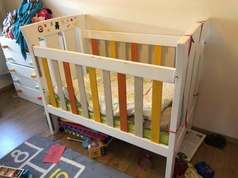 Cot baby bed with is drawers