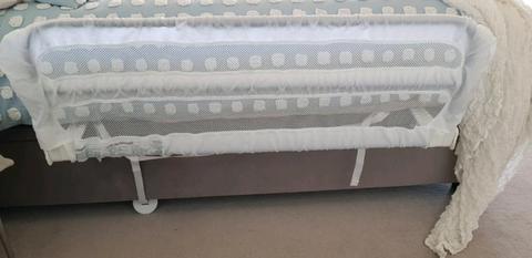 Childs safety bed railing