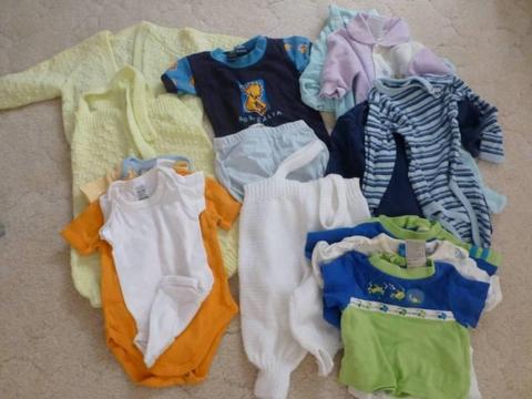 Bundle of baby clothing size 000