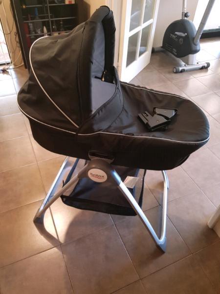BRITAX bassinet and stand