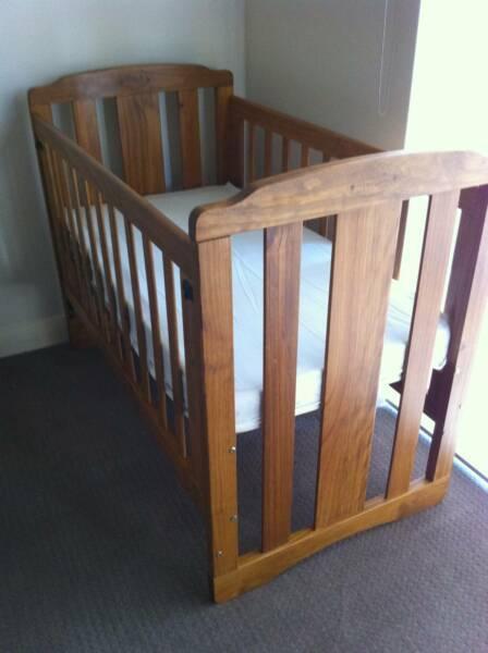 COT-PIONEER COLLECTION -SOLID WOOD -ENG OAK COLOR-NO SCRATCHES