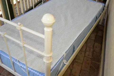 Kids single bed complete, in good condition