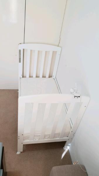 3 in 1 White cot and changing table