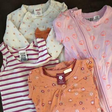 HUGE bundle of baby girl clothes size 0000-00