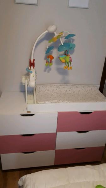 Baby change table with draws,mobile holder and matress
