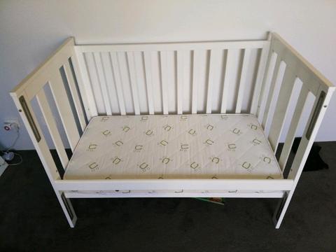 Baby to toddler cot and bed