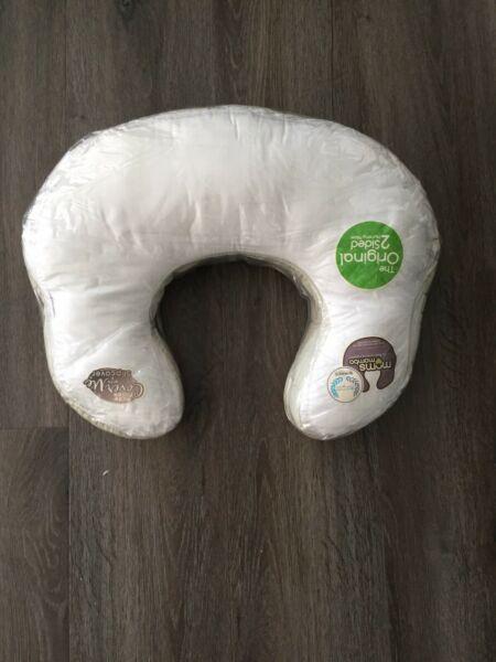 Comfort and harmony Mombo nursing pillow