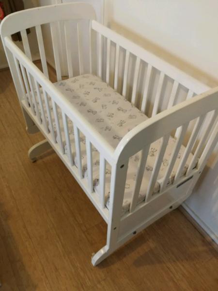 GOING INTO TIP /// Bassinet Cot Baby Bed Wheels Rocks ///
