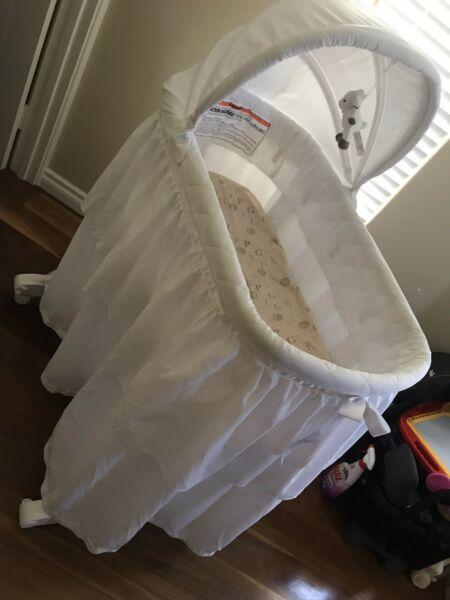 Bassinet excellent used condition