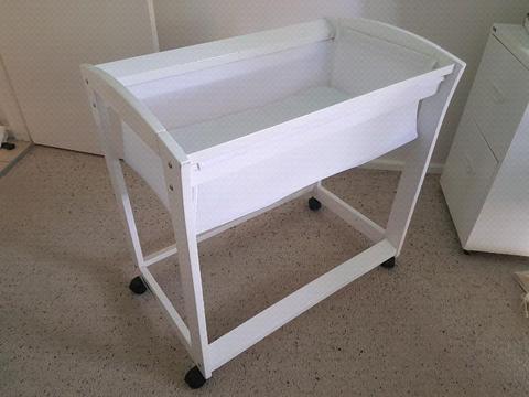 Tasman Eco Amore bassinet with mattress in white
