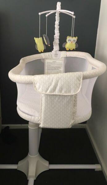 Halo bassinet with Halo specific fitted sheet and mobile