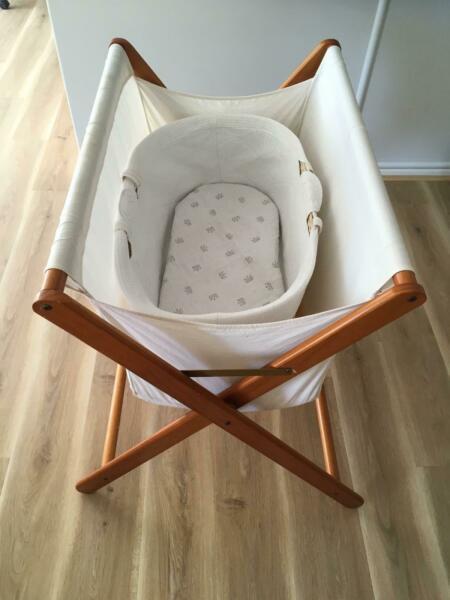 Moses Bassinet with Stand, Mattress and Covers