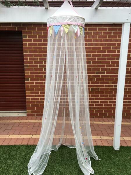 Fit for a princess! single bed net canopies
