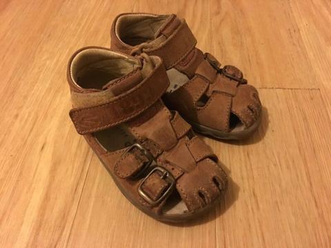 Baby sandals, size 22