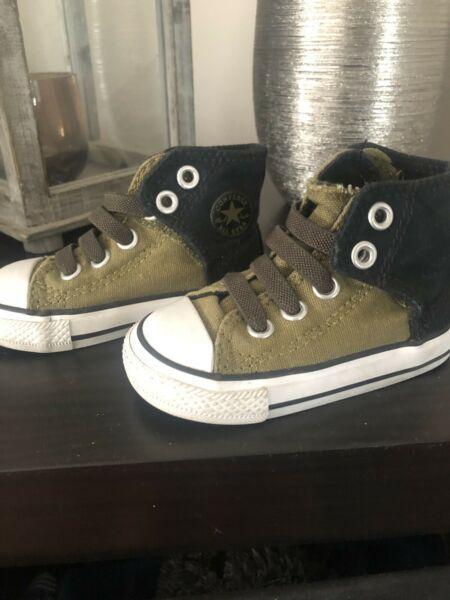 Toddler Converse boots size 4