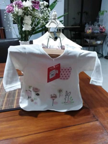 BABY GIRLS TOP. SIZE 000. OLLIES PLACE BRAND. NEW WITH TAGS