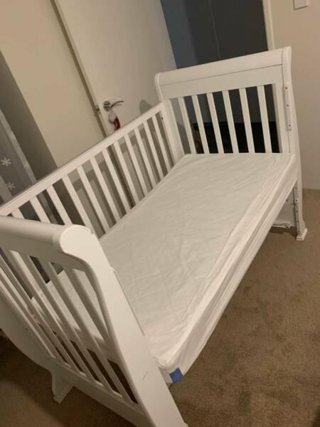 Baby Cot with Mattress and Mattress Protector