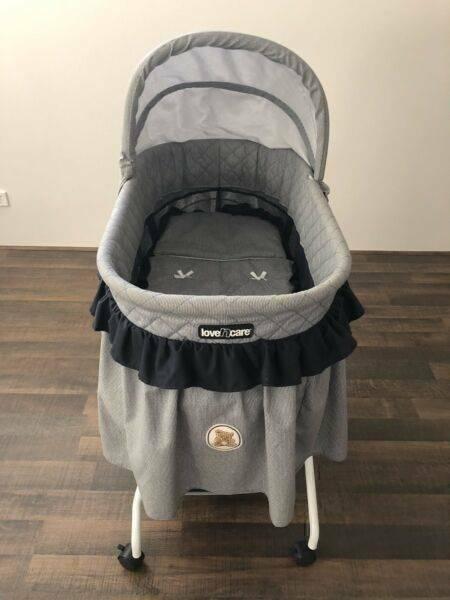Newborn Baby Bassinet Cot Great Condition! RRP$220 Bargain!