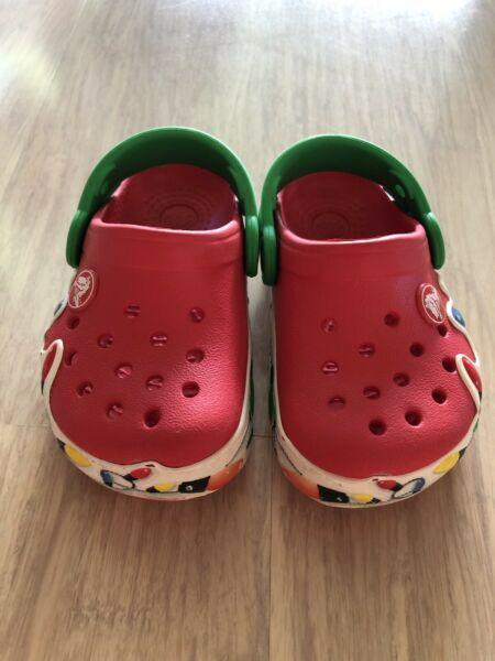 Crocs Christmas edition clog sandal C6