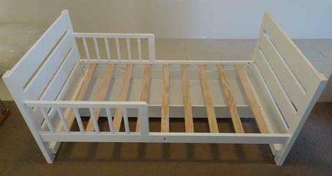 Toddler Bed with Drawers
